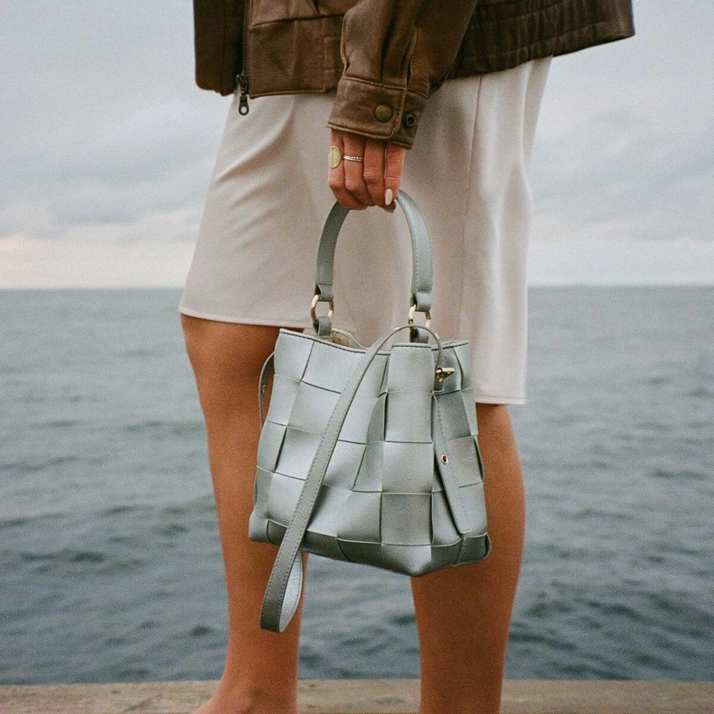 Núnoo Gevlochten Chiara Crossbody Tas Gray Dames