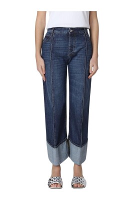 elegant-wide-leg-jeans-with-cuffed-hem