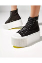 baskets-noires-a-plateforme-avec-logo-en-relief