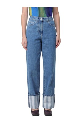 chic-highwaisted-jeans-with-cuffs