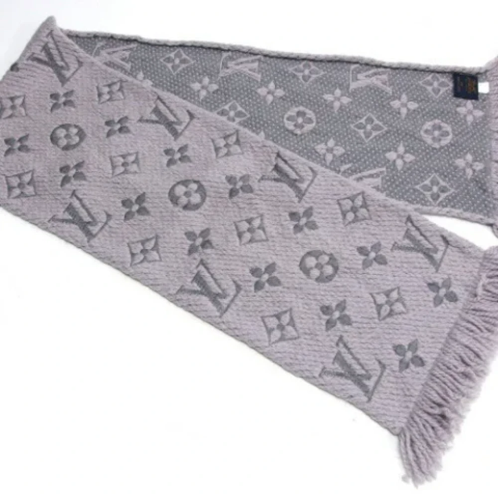 Louis Vuitton Vintage Pre-owned Wool scarves Gray Unisex