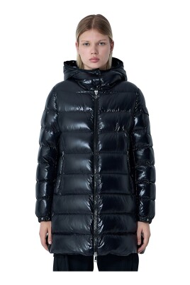 manteau-long-en-duvet-avec-logo-lateral