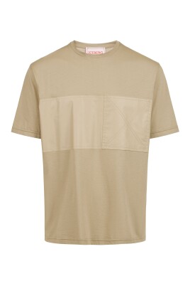 t-shirt-col-rond-de-couleur-boue-avec-detail-ton-sur-ton