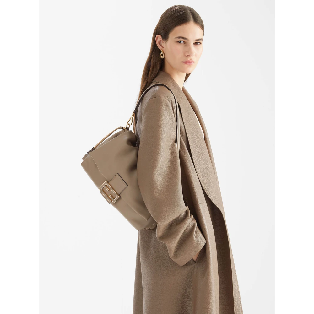 Fendi Grijze Leren Schoudertas met Klep Gray Dames