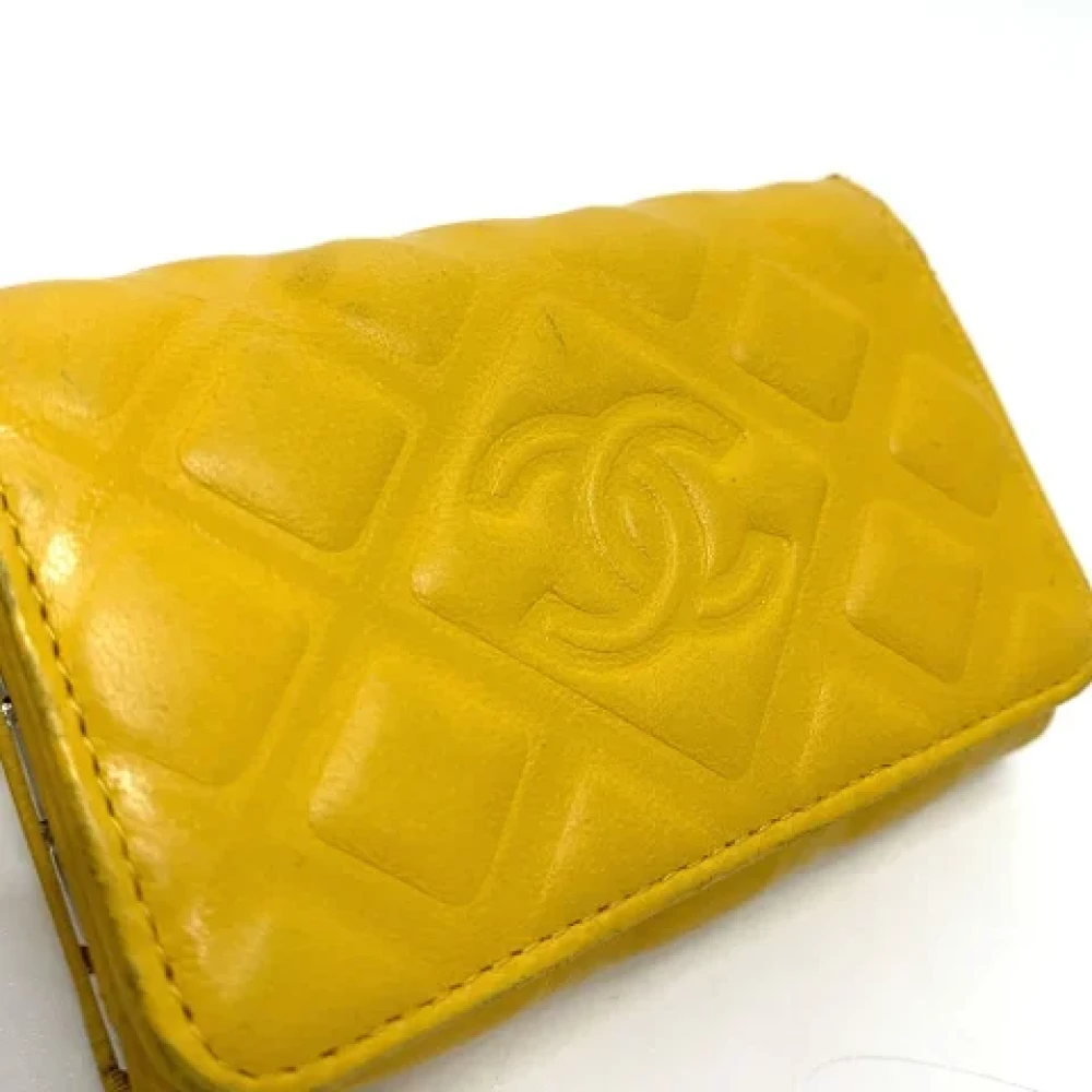 Chanel Vintage Pre-owned Leather key-holders Yellow Dames