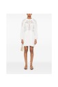 robe-blanche-a-col-rond-et-poignets-boutonnes
