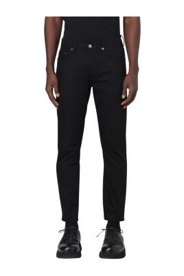 svarta-slimfit-jeans