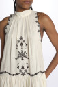 robe-blanche-brodee-de-fleurs