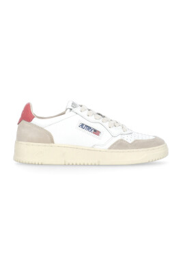 sneakers-en-cuir-blanc-avec-details-contrastants