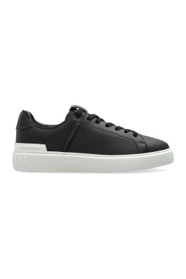 chaussures-de-sport-avec-logo