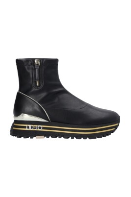 city-mountain-black-boot