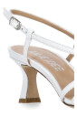 witte-suede-leren-sandalen-met-pijlneus