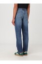 jeans-classiques-bleus-jambe-droite