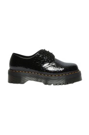 Scarpe allacciate