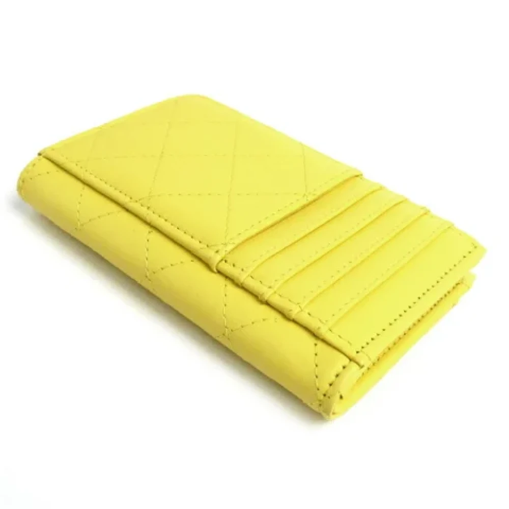 Chanel Vintage Pre-owned Leather home-office Yellow Dames