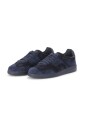 sneaker-en-velours-au-style-intemporel