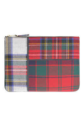 tartan-motif-flat-clutch