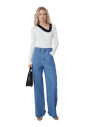 jean-camelia-a-jambes-larges