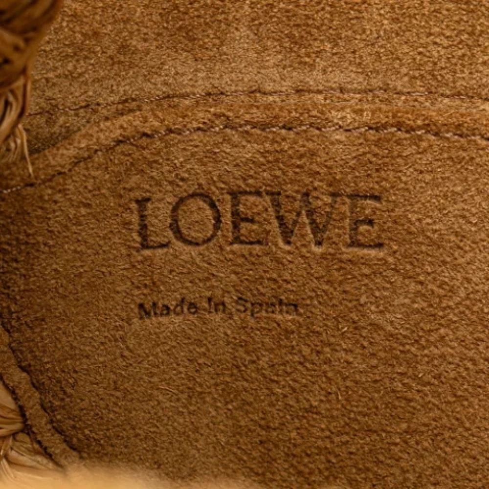 Loewe Pre-owned Leather shoulder-bags Beige Dames