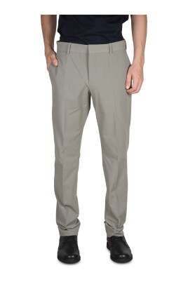 beige-tekniskt-tyg-herrbyxor