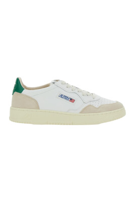 sneakers-blanches-basses-avec-details-en-daim-beige