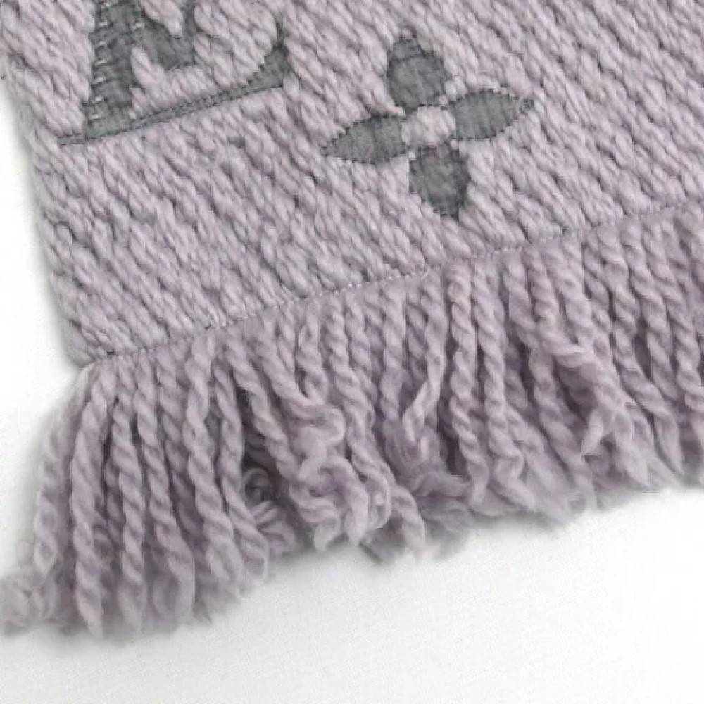 Louis Vuitton Vintage Pre-owned Wool scarves Gray Unisex
