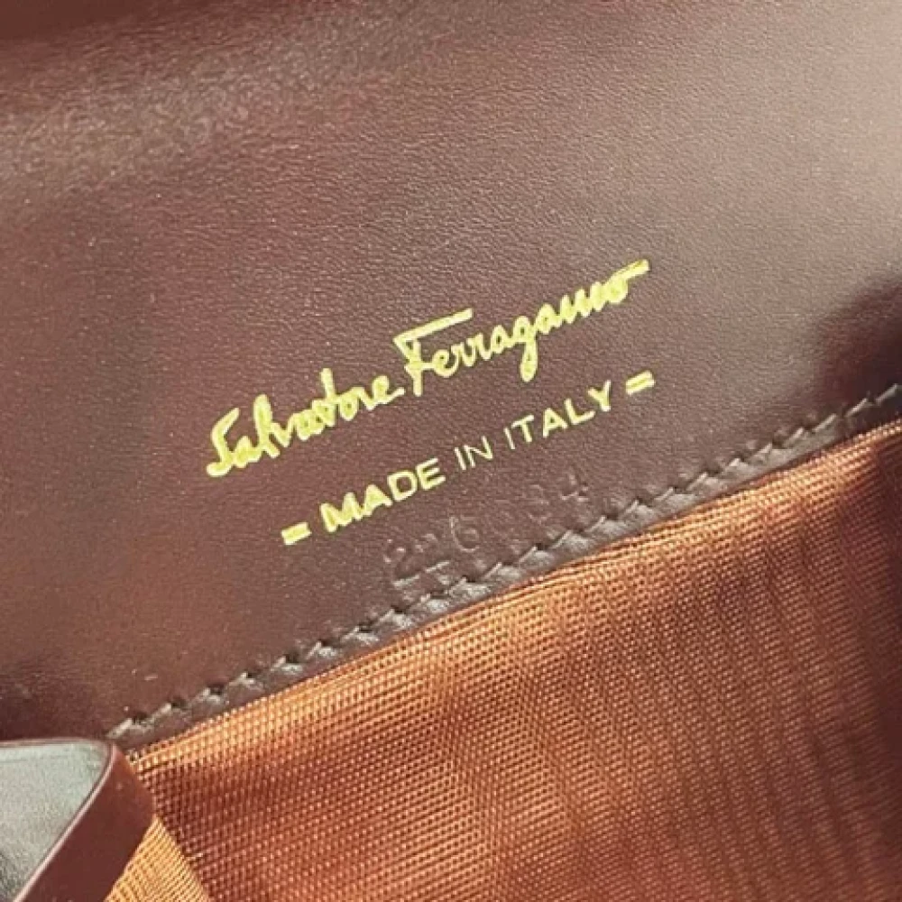 Salvatore Ferragamo Pre-owned Leather wallets Brown Dames
