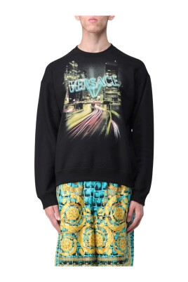 sweatshirt-noir-a-imprime-graphique