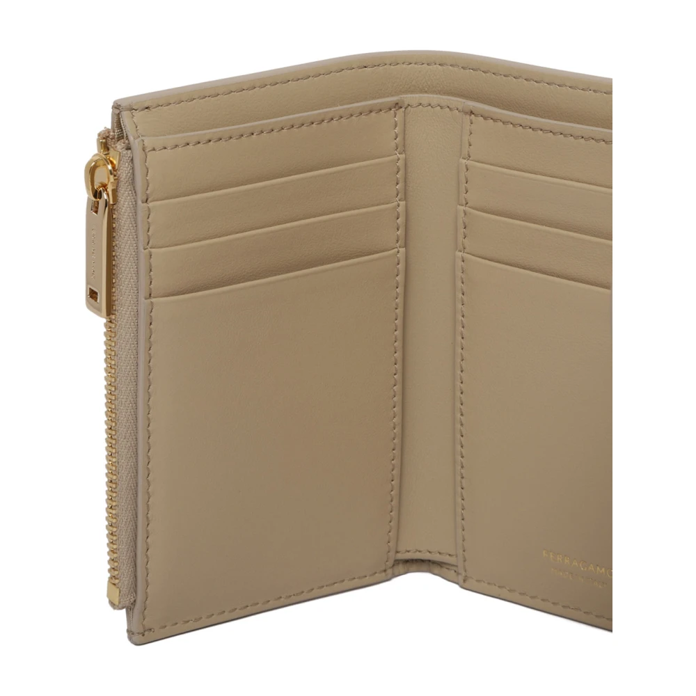Salvatore Ferragamo Stijlvolle Portemonnees Collectie Beige Dames