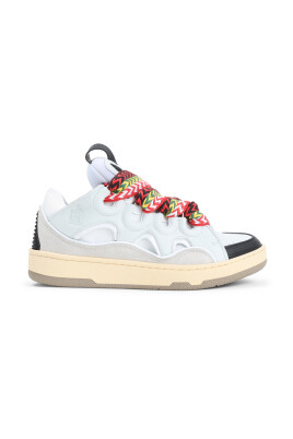 sneakers-blanches-silhouette-exageree-lacets-multicolores