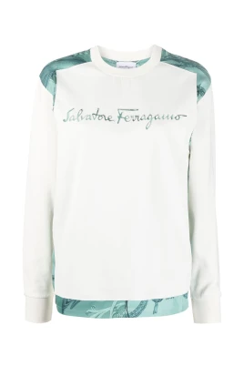 Rundhalsstickad tröja med broderad logotyp