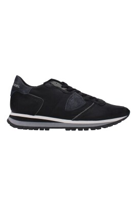 sneakers-en-cuir-noir-avec-detail-logo