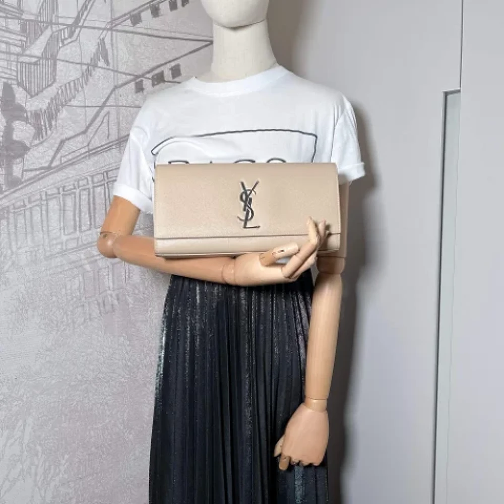Yves Saint Laurent Vintage Pre-owned Leather clutches Beige Dames