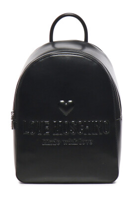black-backpack-with-zip-closure