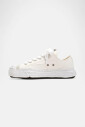 sneakers-en-toile-avec-semelle-en-caoutchouc