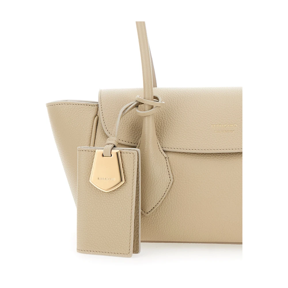 Salvatore Ferragamo Florence Beige Schoudertas met Logo Beige Dames