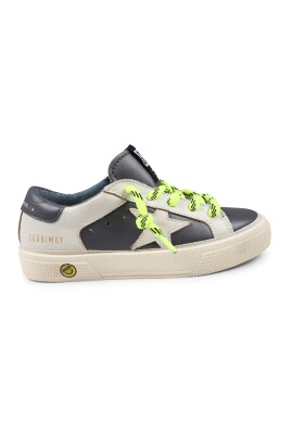 vintage-brown-leather-sneakers-with-iconic-star
