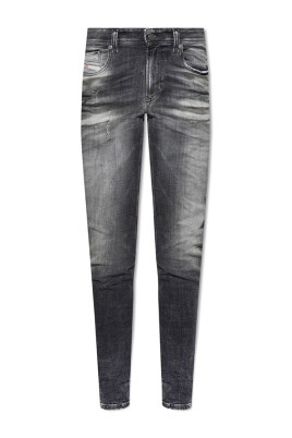 classic-denim-jeans-for-everyday-wear