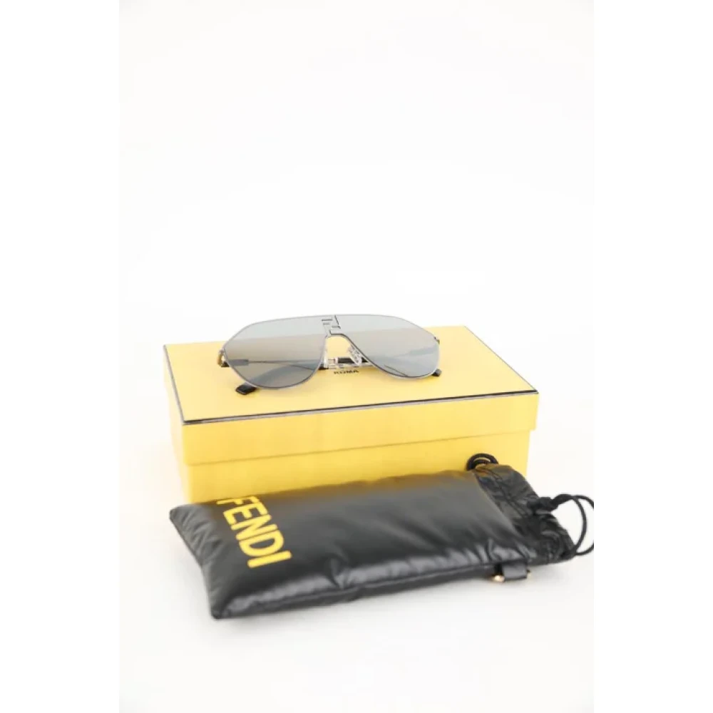 Fendi Vintage Pre-owned Metal sunglasses Black Dames