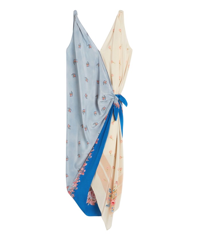 robe-decontractee-bleue-coupe-reguliere
