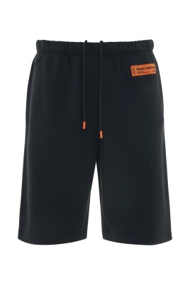 black-cotton-shorts-streetwear-style