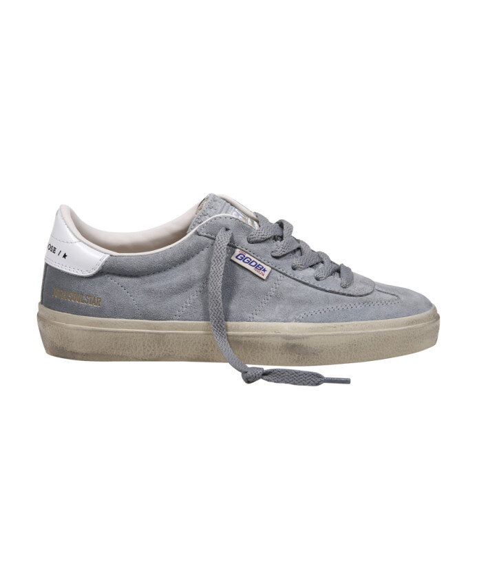 langue-et-talon-en-cuir-suede-chaussures