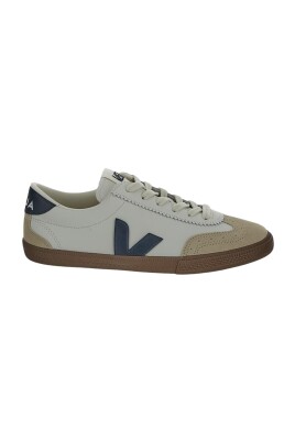 sneaker-decontractee-a-lacets