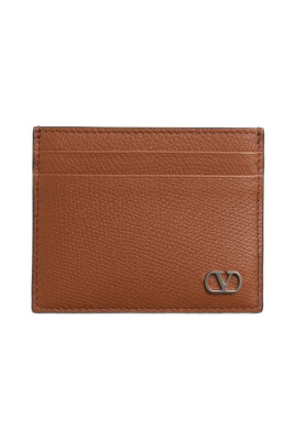 chic-card-holder-with-unique-style