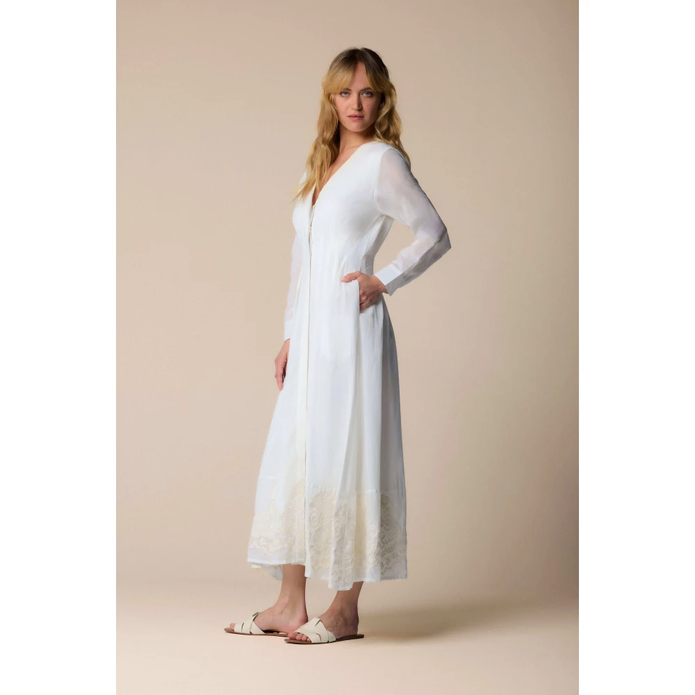 Kocca Vanilla Jurk met V-hals en Kantdetail White Dames