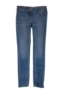 straight-jeans-with-patch-pockets