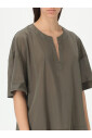 chemisier-elegant-vert-manche-courte-col-en-v