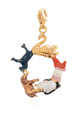 pendant-with-the-letter-and-39-oand-39
