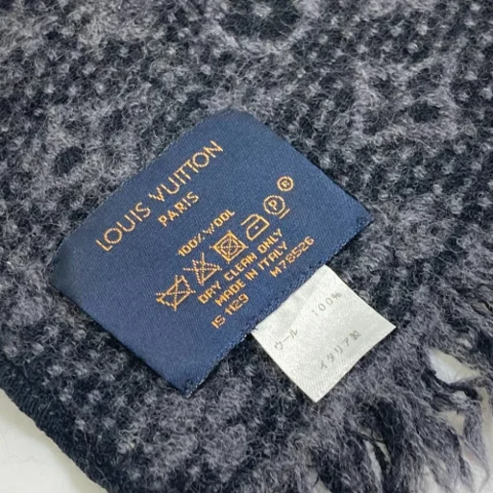 Louis Vuitton Vintage Pre-owned Wool scarves Gray Heren
