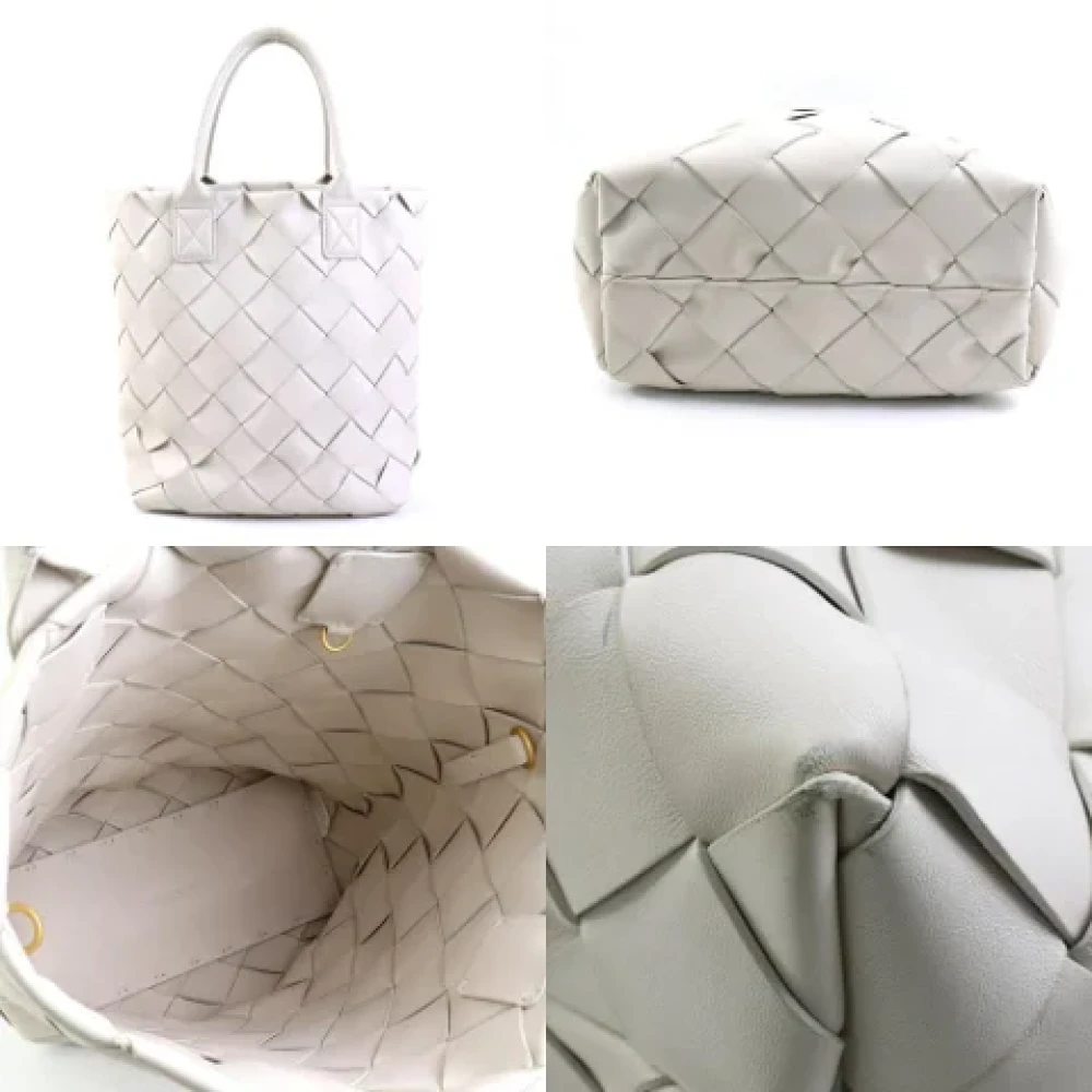 Bottega Veneta Vintage Pre-owned Leather handbags White Unisex